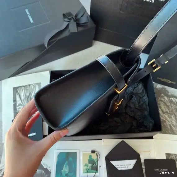 SMALL MANHATTAN SHOULDER YSL BAG 0607